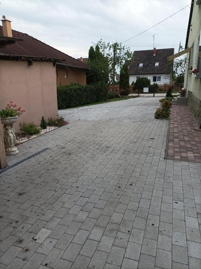 Csilla Apartman Balogunyom Bagian luar foto